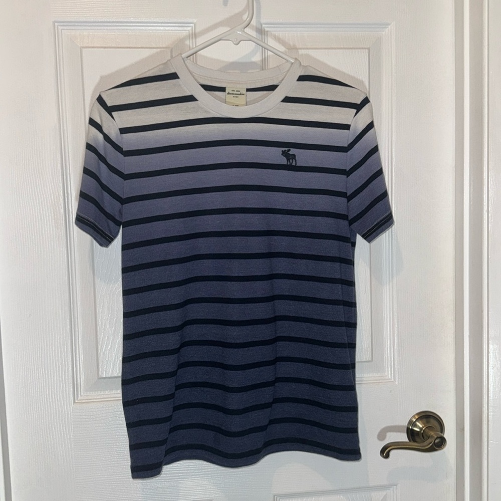 5 for $25 ombré t-shirt from Abercrombie kids in size L/14 for boys
